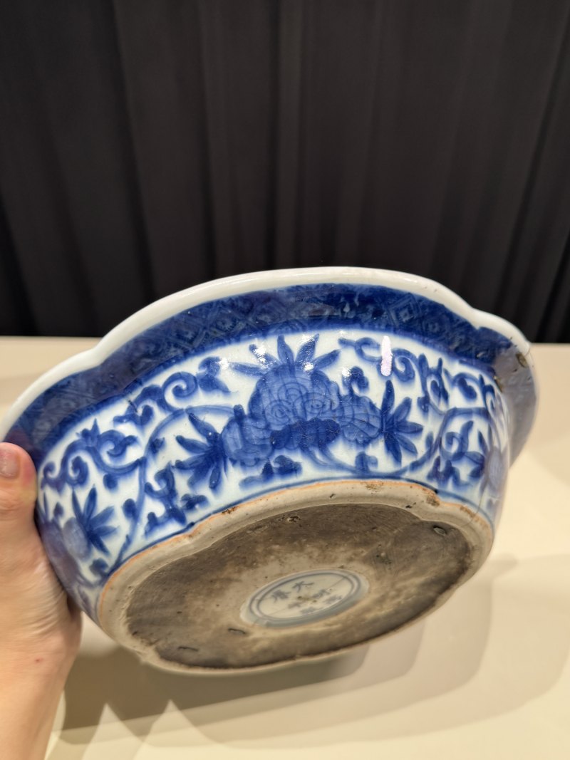 明万历 青花花蝶纹花口洗 - 图12