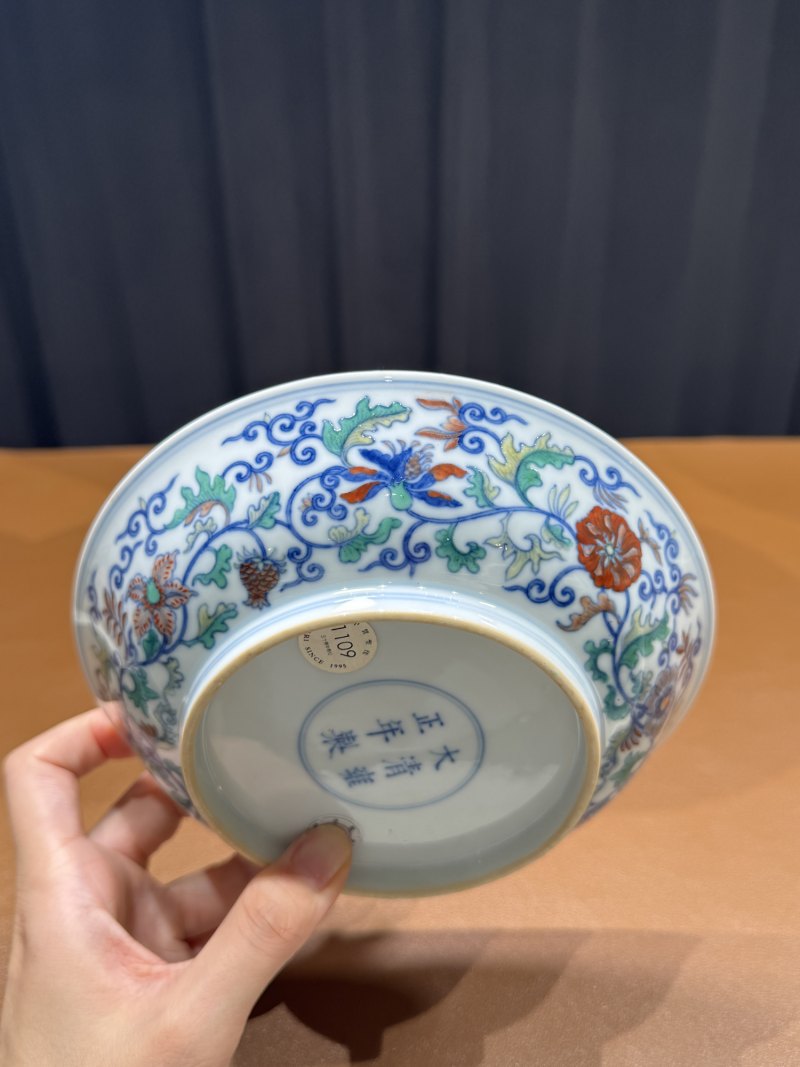 清雍正 斗彩缠枝花卉纹盘 - 图8