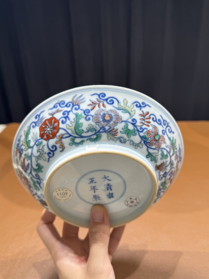 清雍正 斗彩缠枝花卉纹盘 - 图9