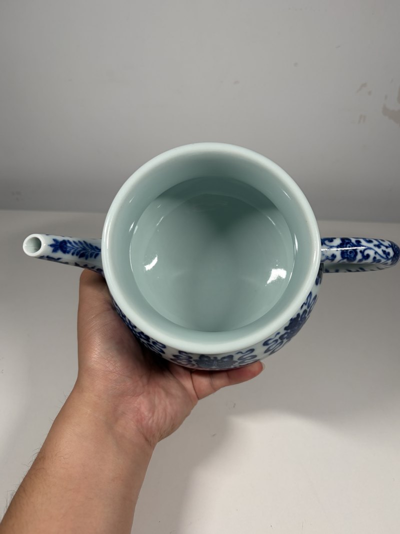 清乾隆 青花莲托八吉祥纹盉壶 - 图14