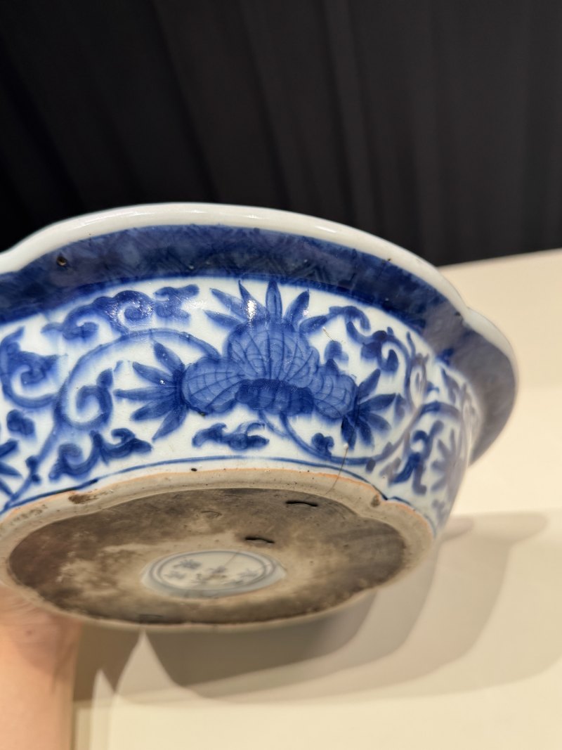 明万历 青花花蝶纹花口洗 - 图15