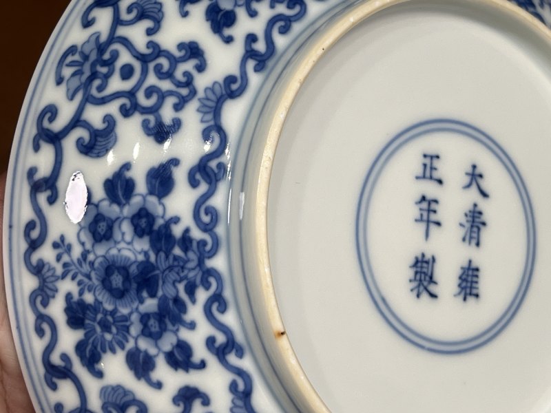 清雍正 青花簇菊捧寿纹盘一对 - 图20
