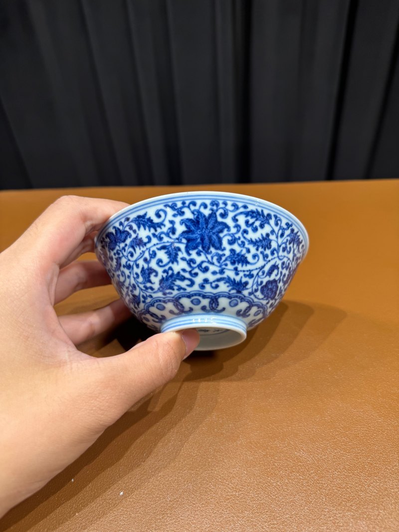 清雍正 青花缠枝花卉纹碗一对 - 图10