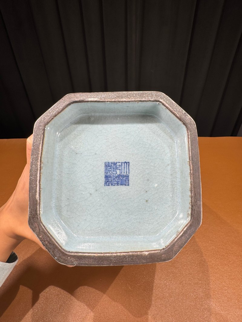清乾隆 仿汝釉八方瓶 - 图8