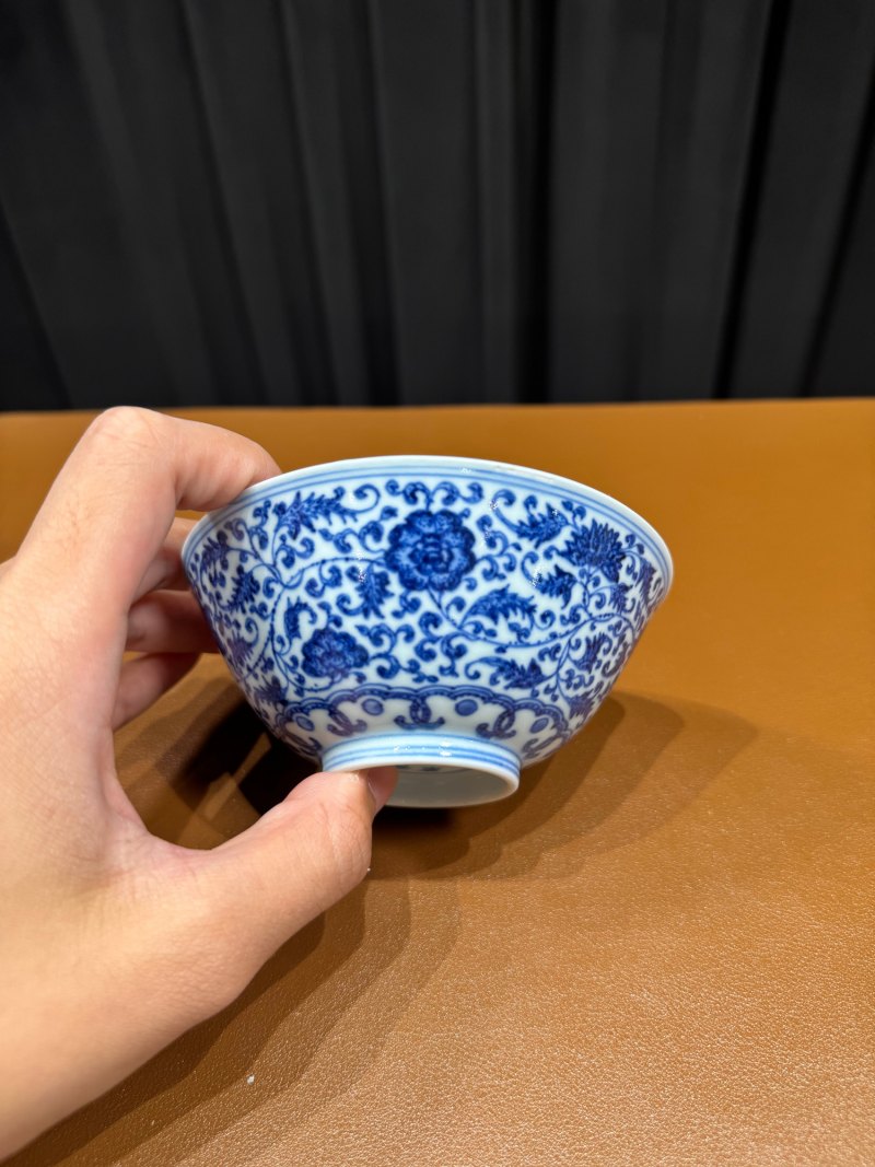 清雍正 青花缠枝花卉纹碗一对 - 图11