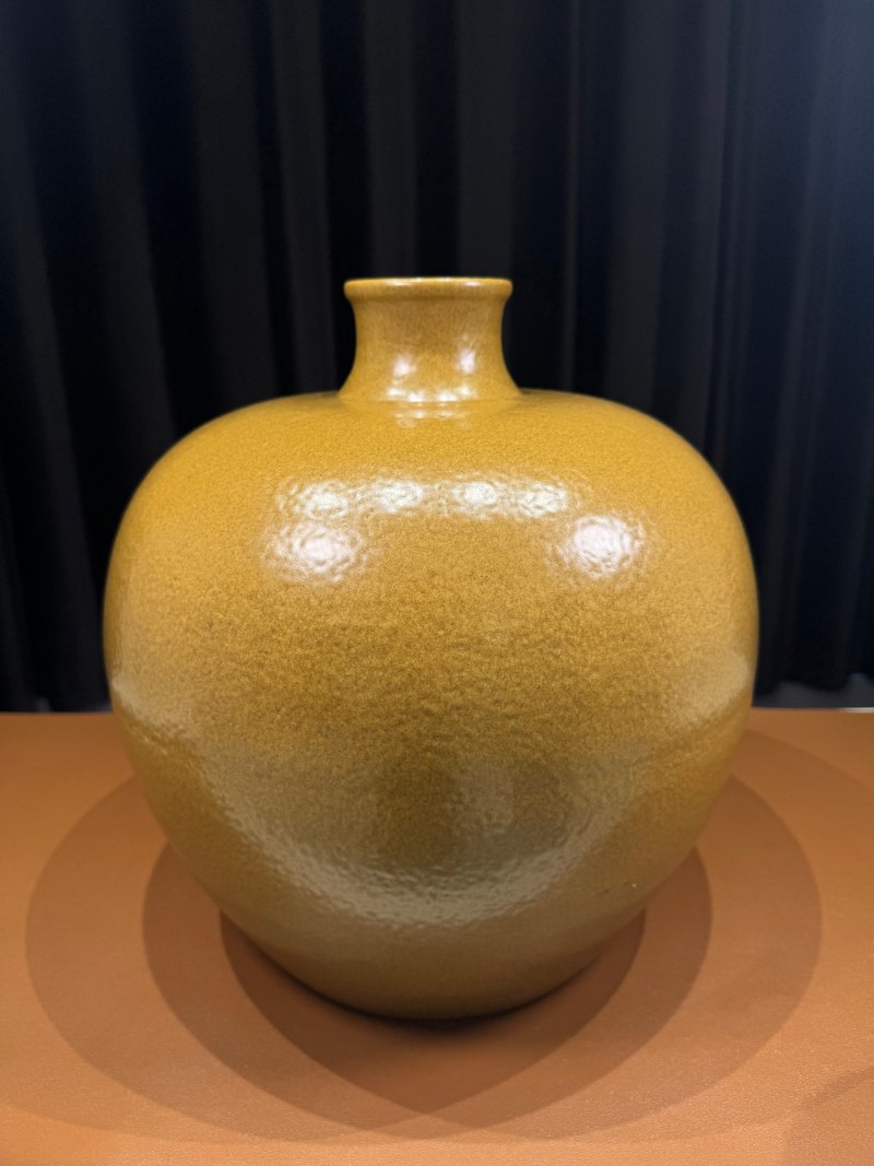 清道光 “行有恒堂制”鳝鱼黄釉嘟噜瓶 - 图3