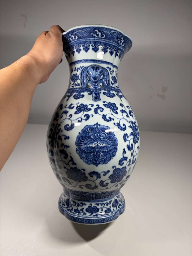清乾隆 青花喜相逢太平有象海棠尊 - 图9
