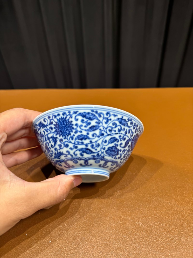 清雍正 青花缠枝花卉纹碗一对 - 图12