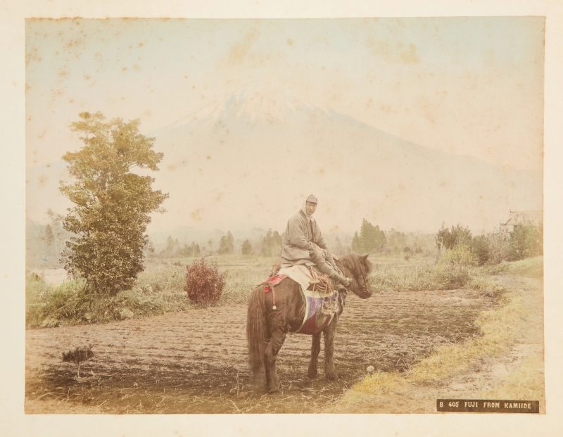 A Japanese album of hand coloured photographs - 图4