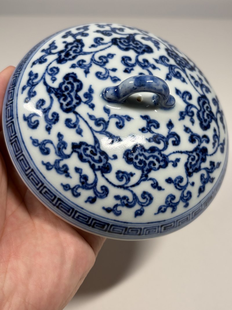 清乾隆 青花莲托八吉祥纹盉壶 - 图9