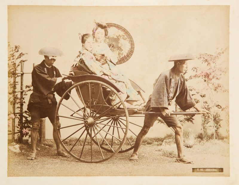 A Japanese album of hand coloured photographs - 图5
