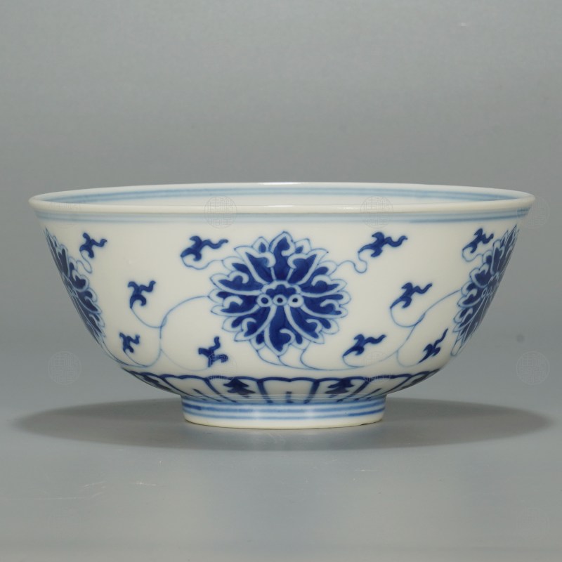 青花缠枝莲中碗