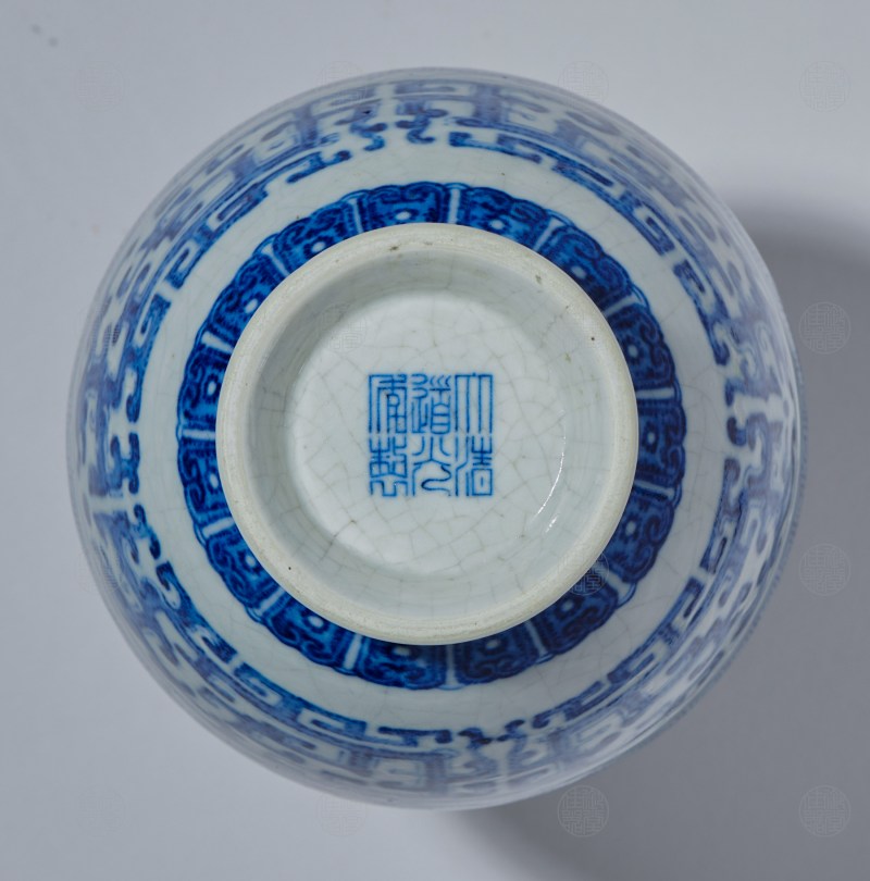 清道光 浆胎青花夔龙纹盖碗瓶 - 图3