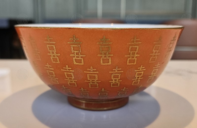清同治 红地金喜字汤碗