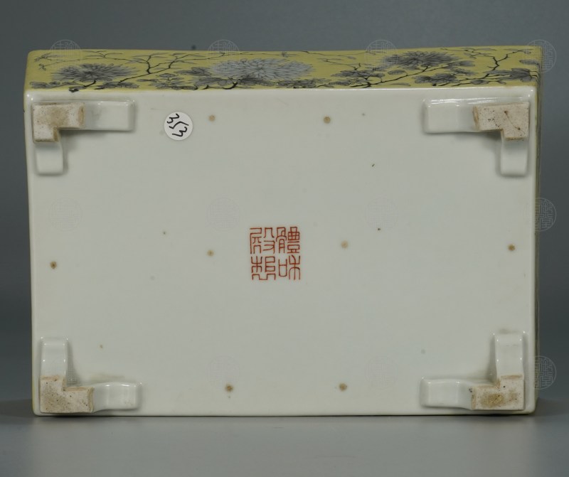 清光绪 黄地墨菊四寸长方水仙盆 - 图3