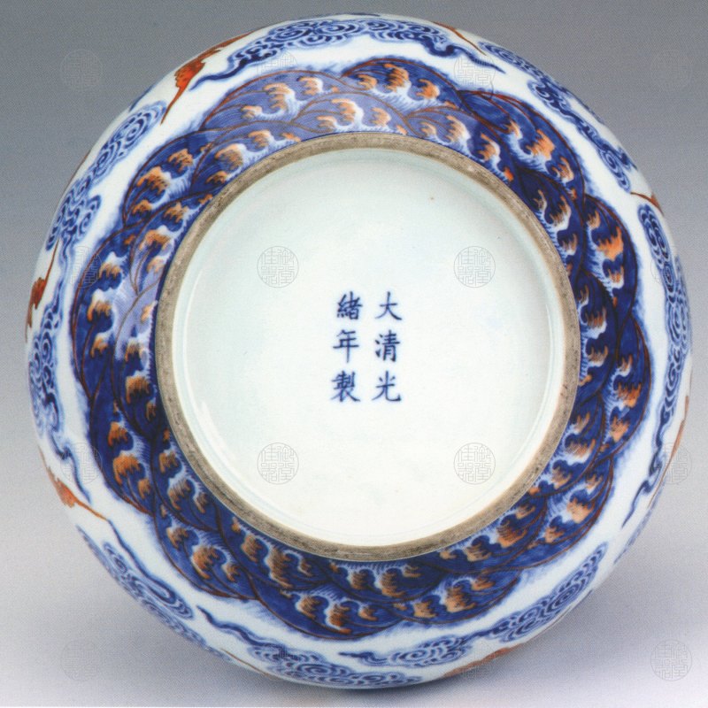 清光绪 青花矾红云蝠纹荸荠瓶 - 图3