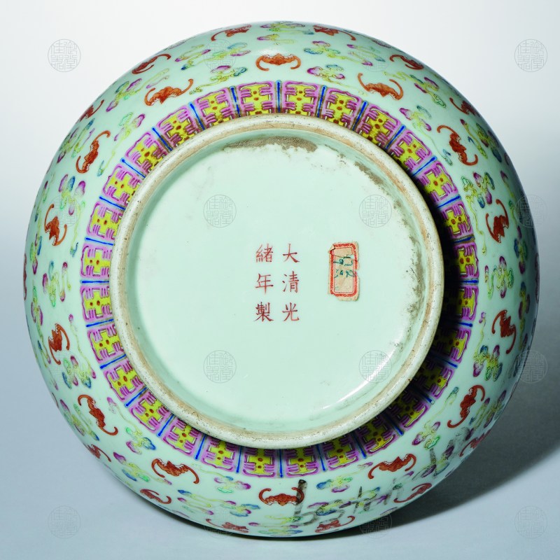 清光绪 粉彩云蝠纹荸荠瓶 - 图2