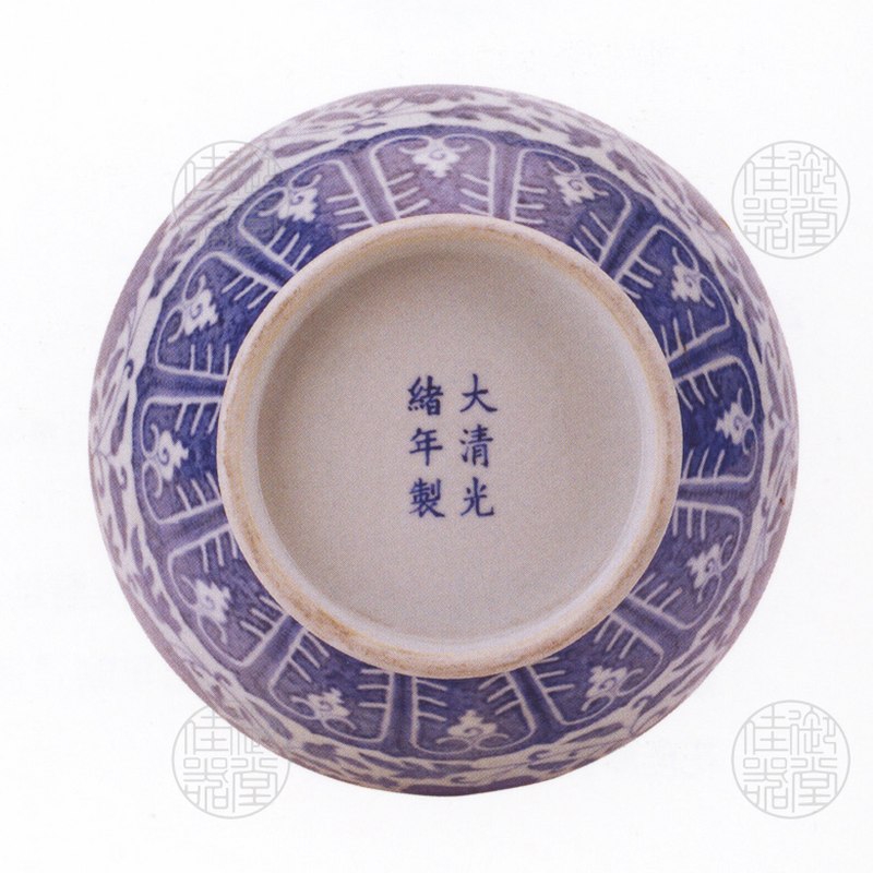 清光绪 青花缠枝莲弦纹赏瓶 - 图2
