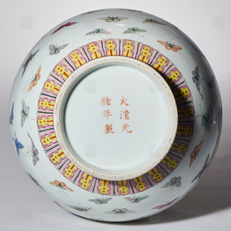 清光绪 粉彩百蝶赏瓶 - 图2