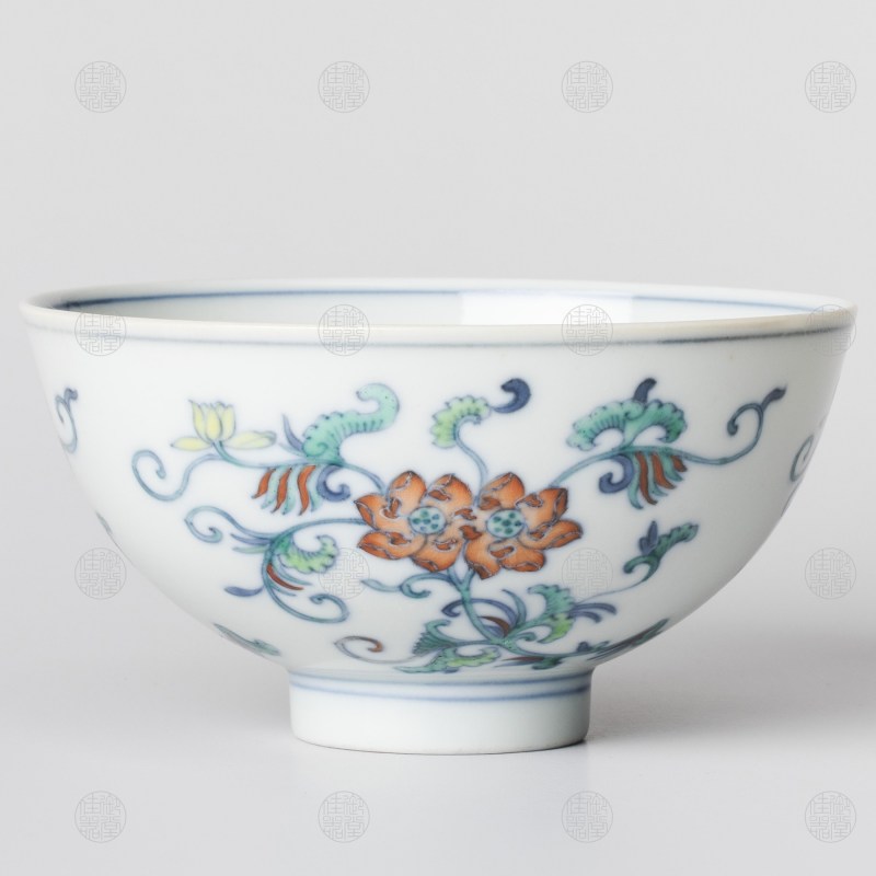 斗彩折枝并蒂莲纹碗