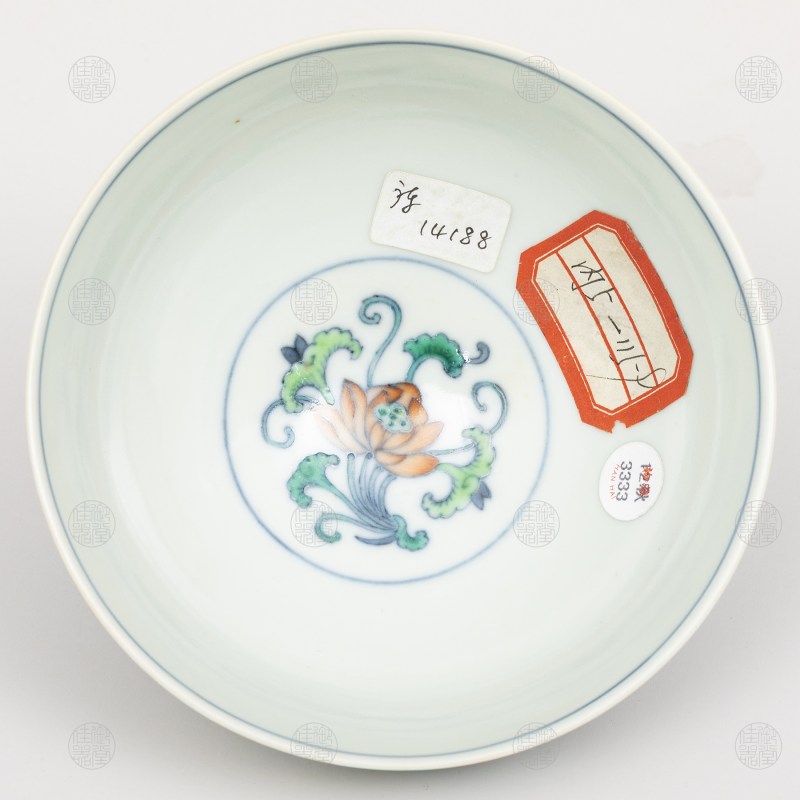 清道光 斗彩折枝并蒂莲纹碗 - 图3