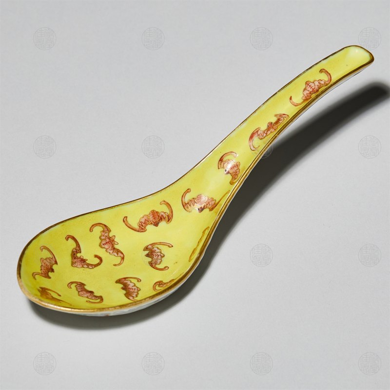 黄地红蝠羹匙