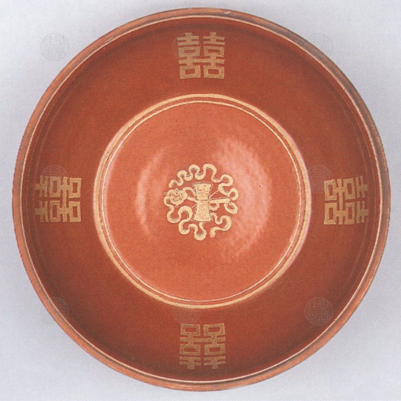 清同治 长春同庆款红地金喜字粉彩花蝶开光龙凤大捧盒 - 图2