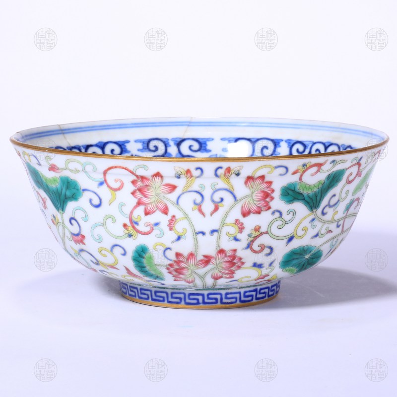 清光绪 内青花外粉彩荷花纹碗