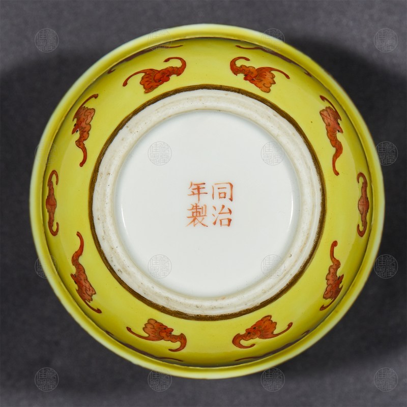 清同治 黄地红蝠刡头缸 - 图2