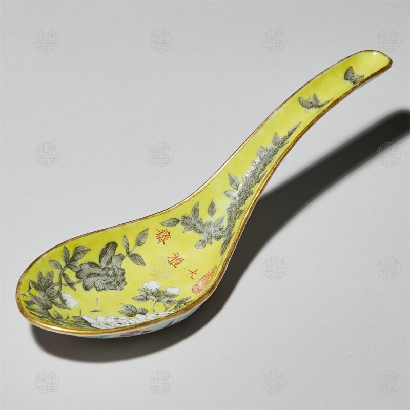 黄地墨彩芙蓉花羹匙
