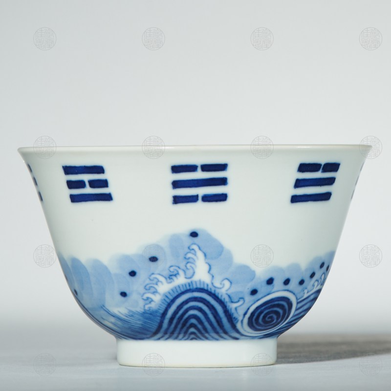 青花八卦海水江芽纹茶盅