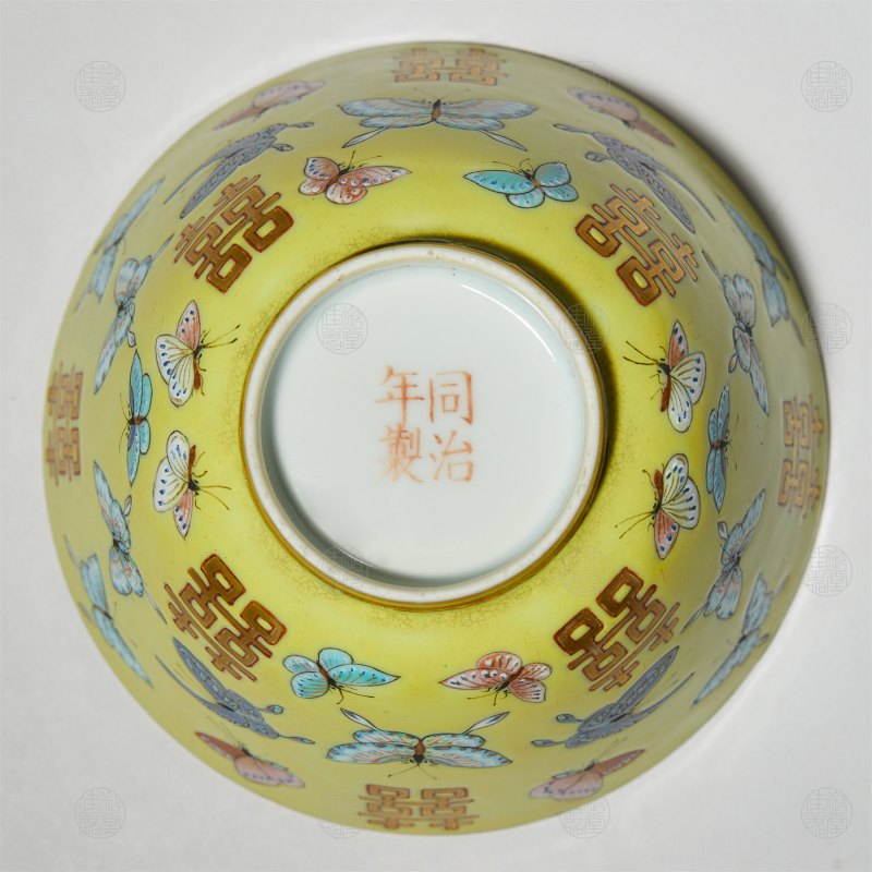 清同治 黄地双排喜字百蝶大茶盅 - 图2