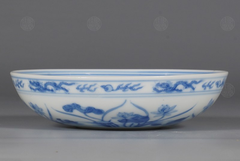 清雍正 青花莲池鸳鸯卧足小碟 - 图2