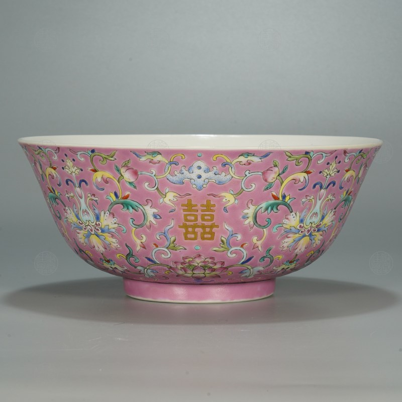 粉红地洋彩双喜宝相花纹碗