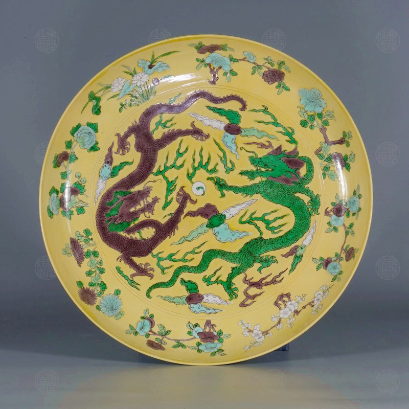黄地素三彩二龙戏珠纹敞口大盘