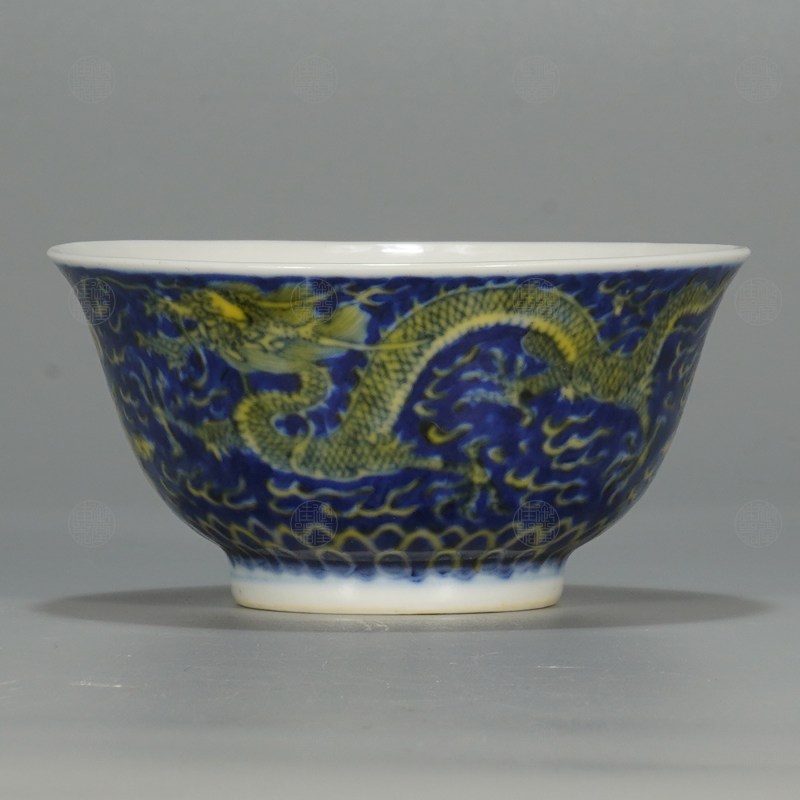 清同治 青花地黄云龙纹茶盅