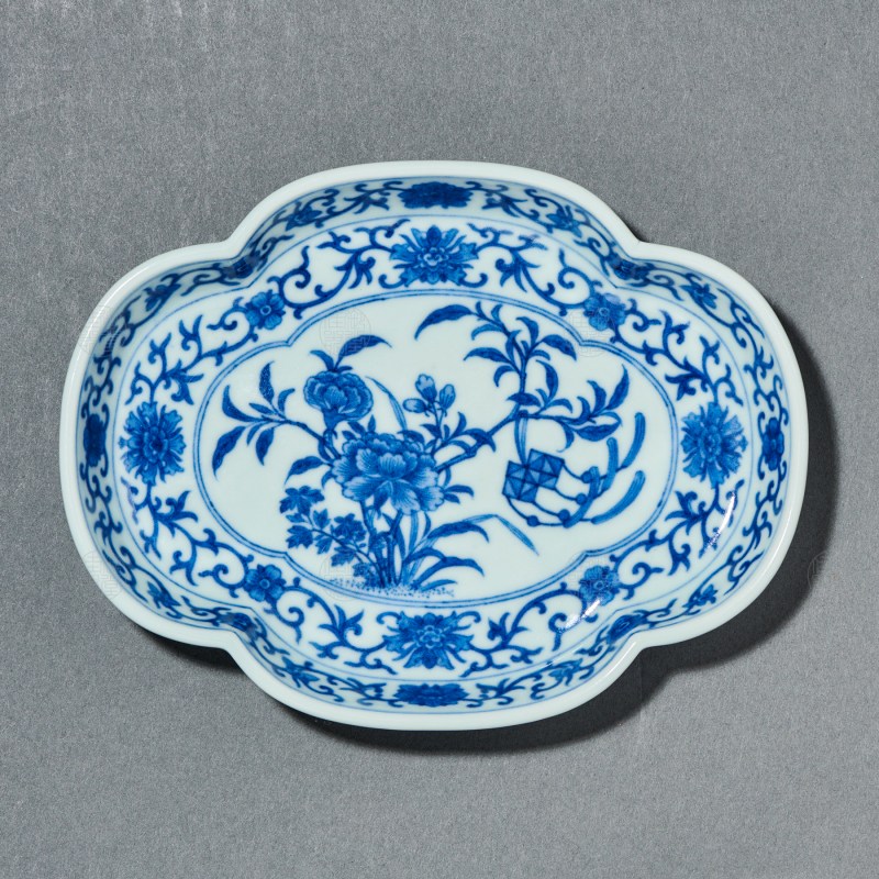 青花艾叶祥符纹海棠形茶盘