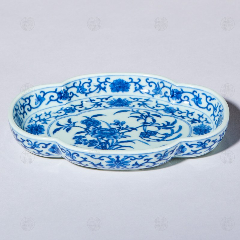 清道光 青花艾叶祥符纹海棠形茶盘 - 图2