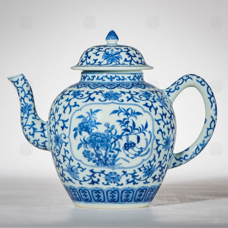 清道光 青花缠枝莲开光艾叶祥符纹执壶 - 图2