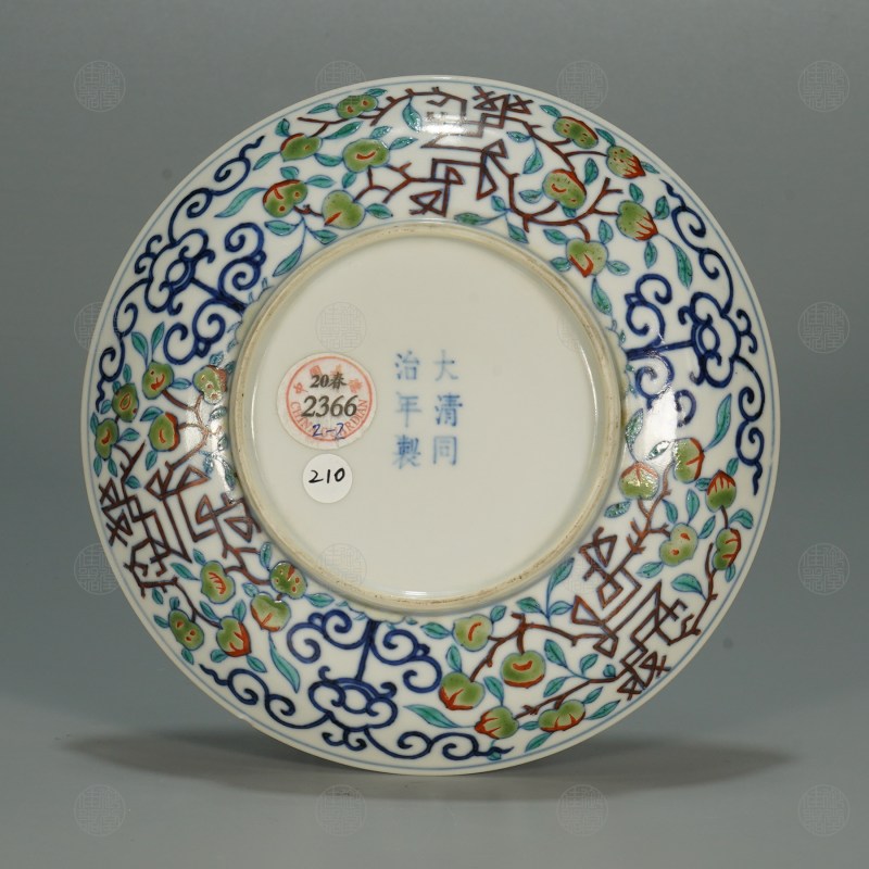 清同治 斗彩盘寿字桃纹盘 - 图3