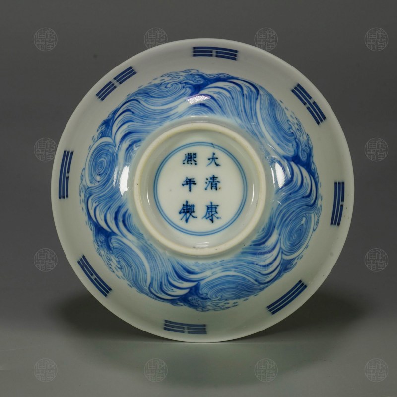 清康熙 青花海水八卦纹碗 - 图3