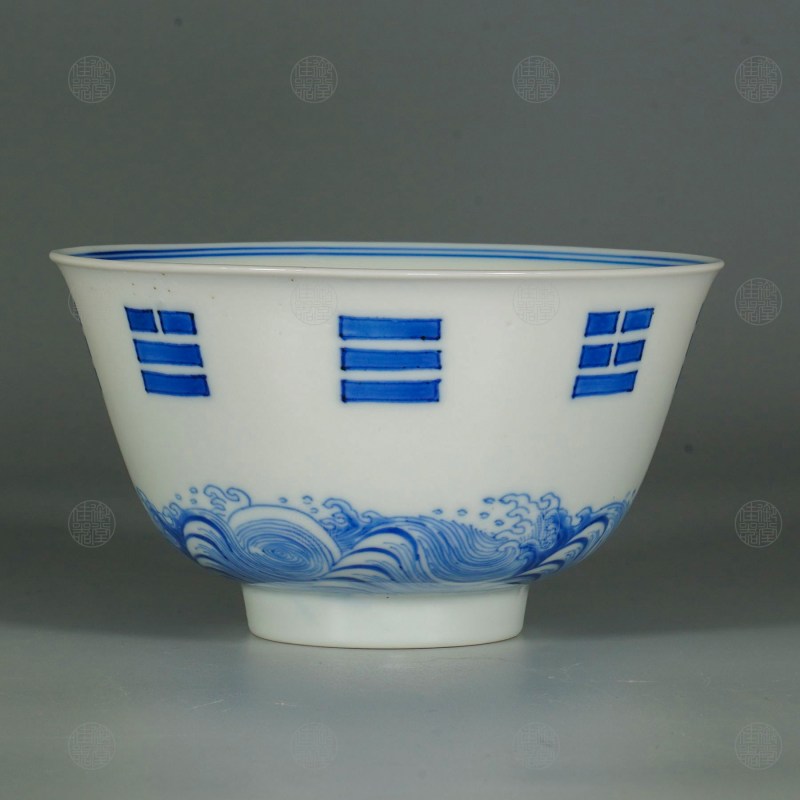 青花海水八卦纹碗