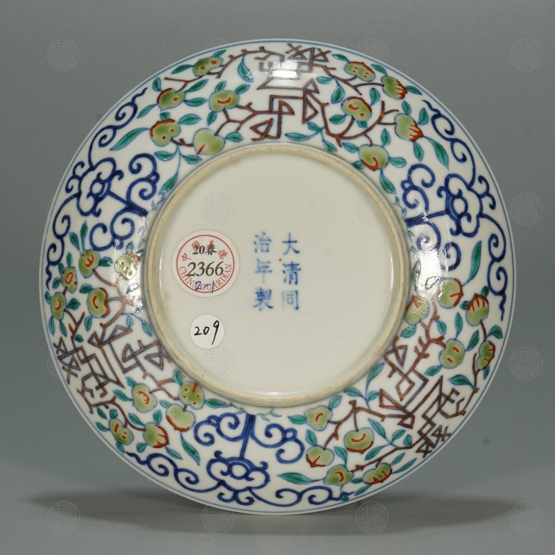 清同治 斗彩盘寿字桃纹盘 - 图3