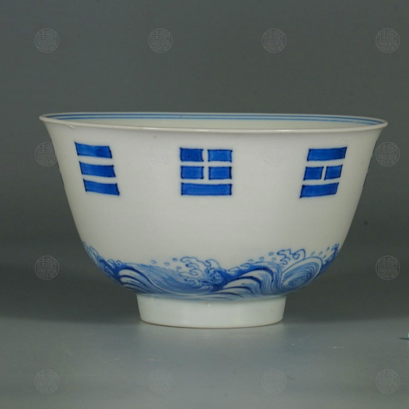 清康熙 青花海水八卦纹碗 - 图3