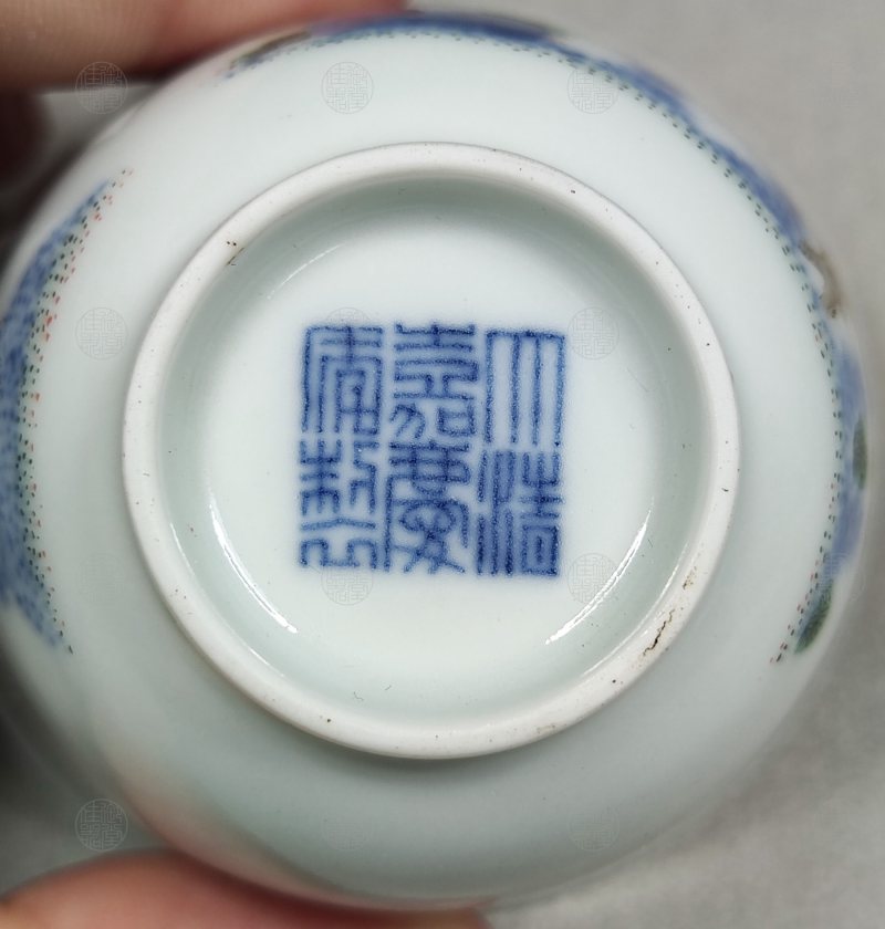 清嘉庆 青花五彩杏花诗文杯 - 图3