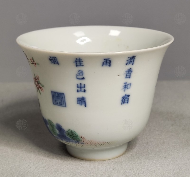 清同治 青花五彩杏花诗文杯 - 图2