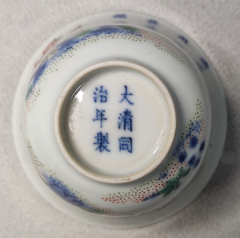 清同治 青花五彩杏花诗文杯 - 图4