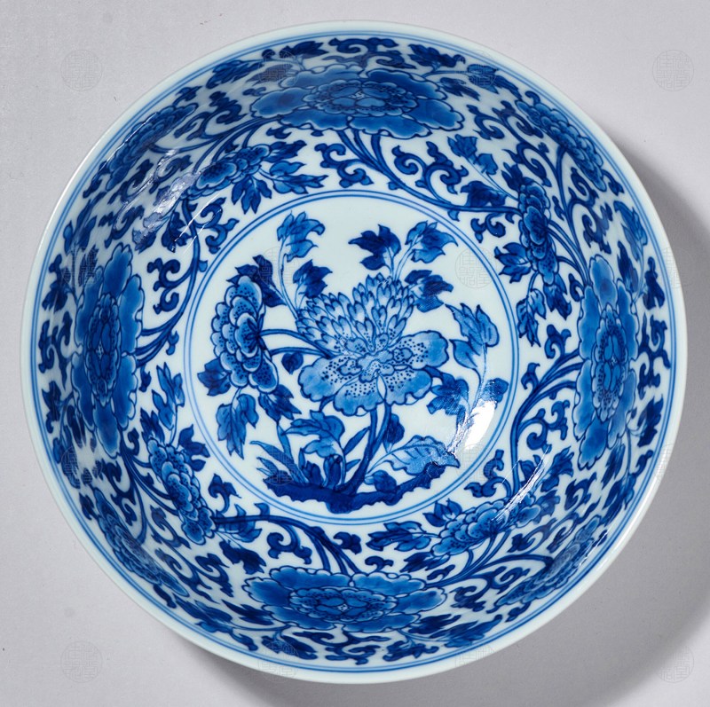 清康熙 青花缠枝牡丹纹撇口碗 - 图2