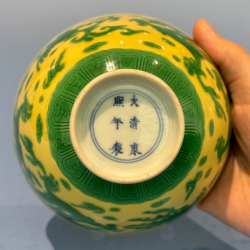 清康熙 黄地绿龙凤寿字茶碗 - 图3