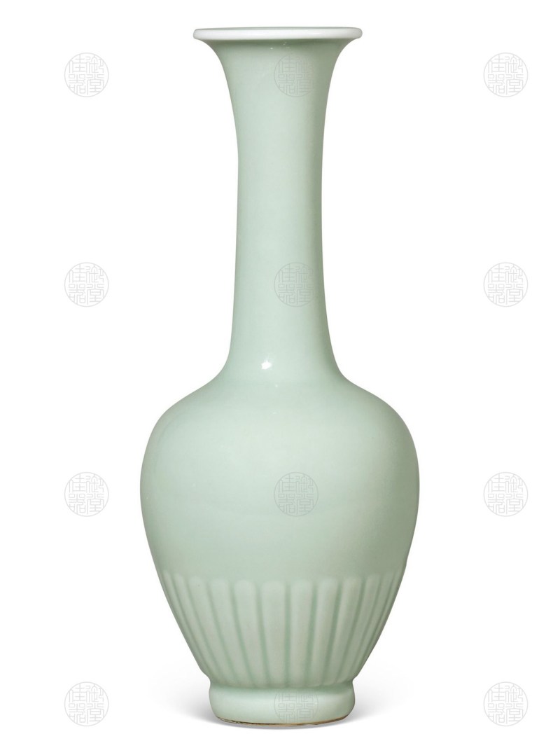 豆青釉菊瓣瓶